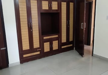 Room in 3 BHK Apartment at HBH Galaxy Apartments, Sector 43 – for Rent