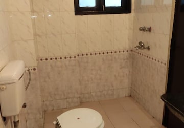 Bathroom in 3 BHK Apartment at HBH Galaxy Apartments, Sector 43 – for Rent