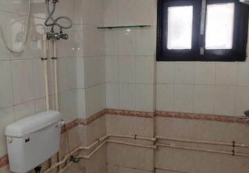 Bathroom in 3 BHK Apartment at HBH Galaxy Apartments, Sector 43 – for Rent