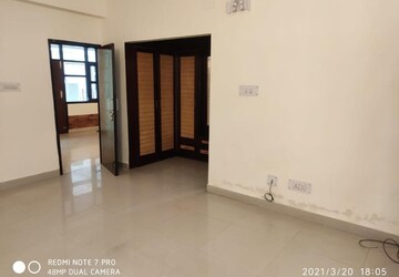 Room in 3 BHK Apartment at HBH Galaxy Apartments, Sector 43 – for Rent