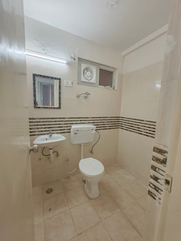 Bathroom, shree-vardhman-green-court 2 Bedroom 626 Sq.Ft. Apartment In Sector 90 Gurgaon 9348223