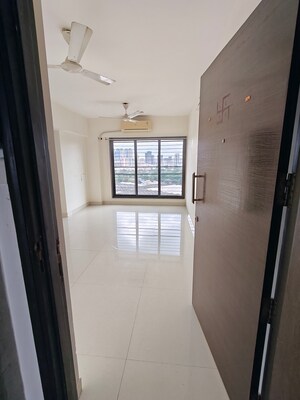 2 BHK Apartment For Sale in Acme Oasis, Kandivali East