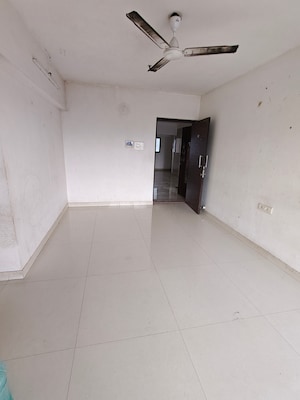 Room in 2 BHK Apartment at Acme Oasis, Kandivali East – for Sale