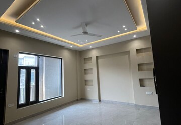 Building Lobby in 4 BHK Builder Floor at Green Fields Colony – for Rent