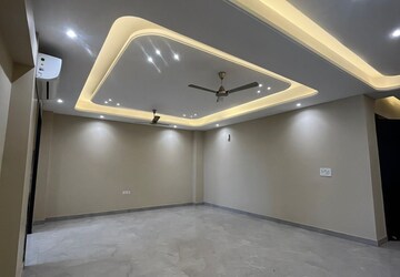 Room in 4 BHK Builder Floor at Green Fields Colony – for Rent
