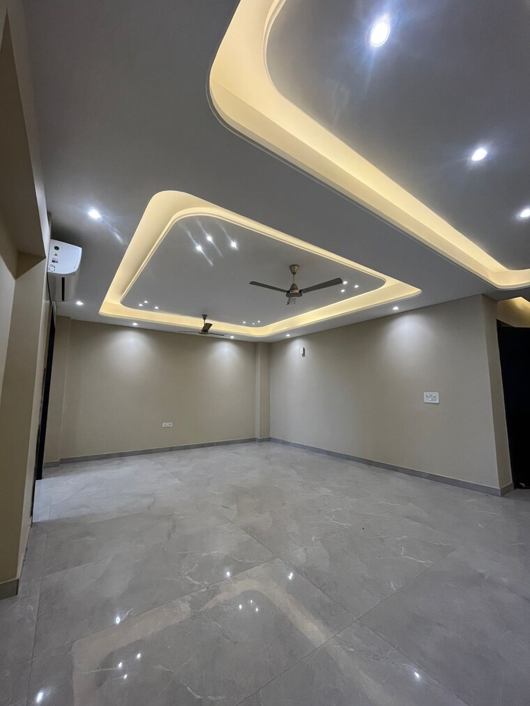 Room, green fields colony 4 Bedroom 4500 Sq.Ft. Builder Floor In Green Fields Colony Faridabad 9348261