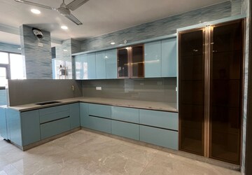 Room in 4 BHK Builder Floor at Green Fields Colony – for Rent