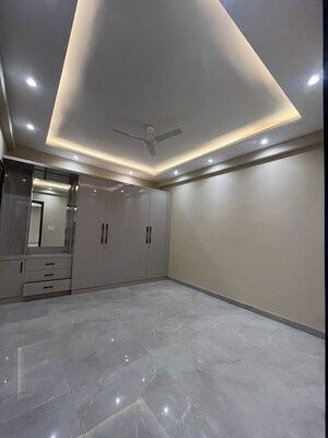 Room in 4 BHK Builder Floor at Green Fields Colony – for Rent