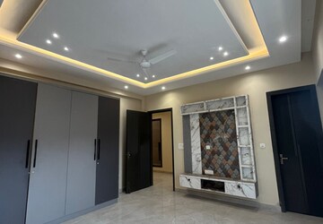 Building Lobby in 4 BHK Builder Floor at Green Fields Colony – for Rent