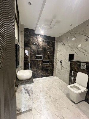 Bathroom in 4 BHK Builder Floor at Green Fields Colony – for Rent