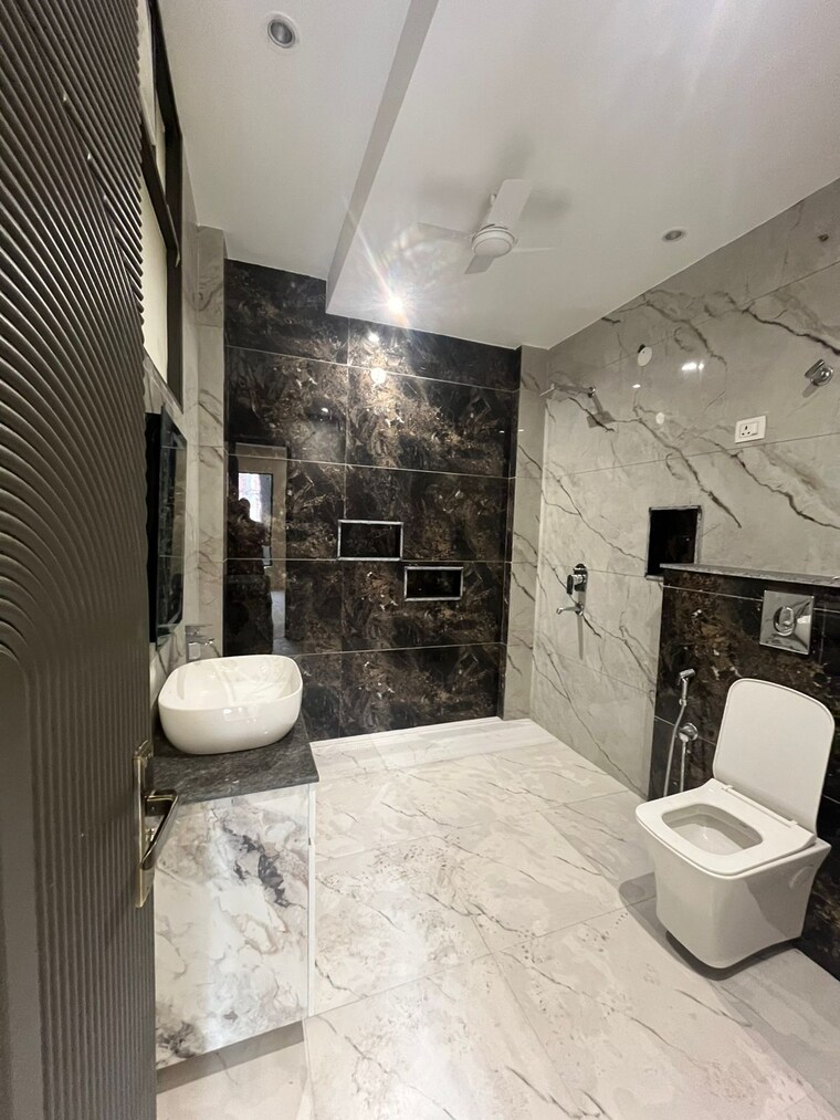 Bathroom, green fields colony 4 Bedroom 4500 Sq.Ft. Builder Floor In Green Fields Colony Faridabad 9348261