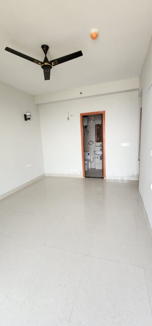 Room in 2 BHK Apartment at Tata Eureka Park, Sector 150 – for Rent