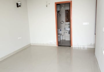 Room in 2 BHK Apartment at Tata Eureka Park, Sector 150 – for Rent