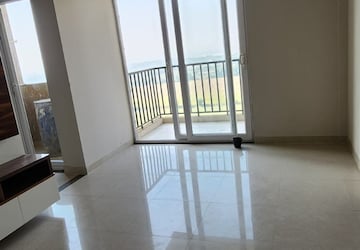 Room in 2 BHK Apartment at Tata Eureka Park, Sector 150 – for Rent