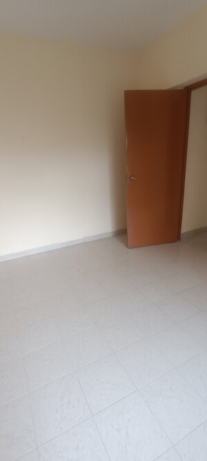 Room in 1 BHK Apartment at Green Hills, Kandivali East – for Rent