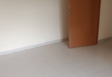 Room in 1 BHK Apartment at Green Hills, Kandivali East – for Rent