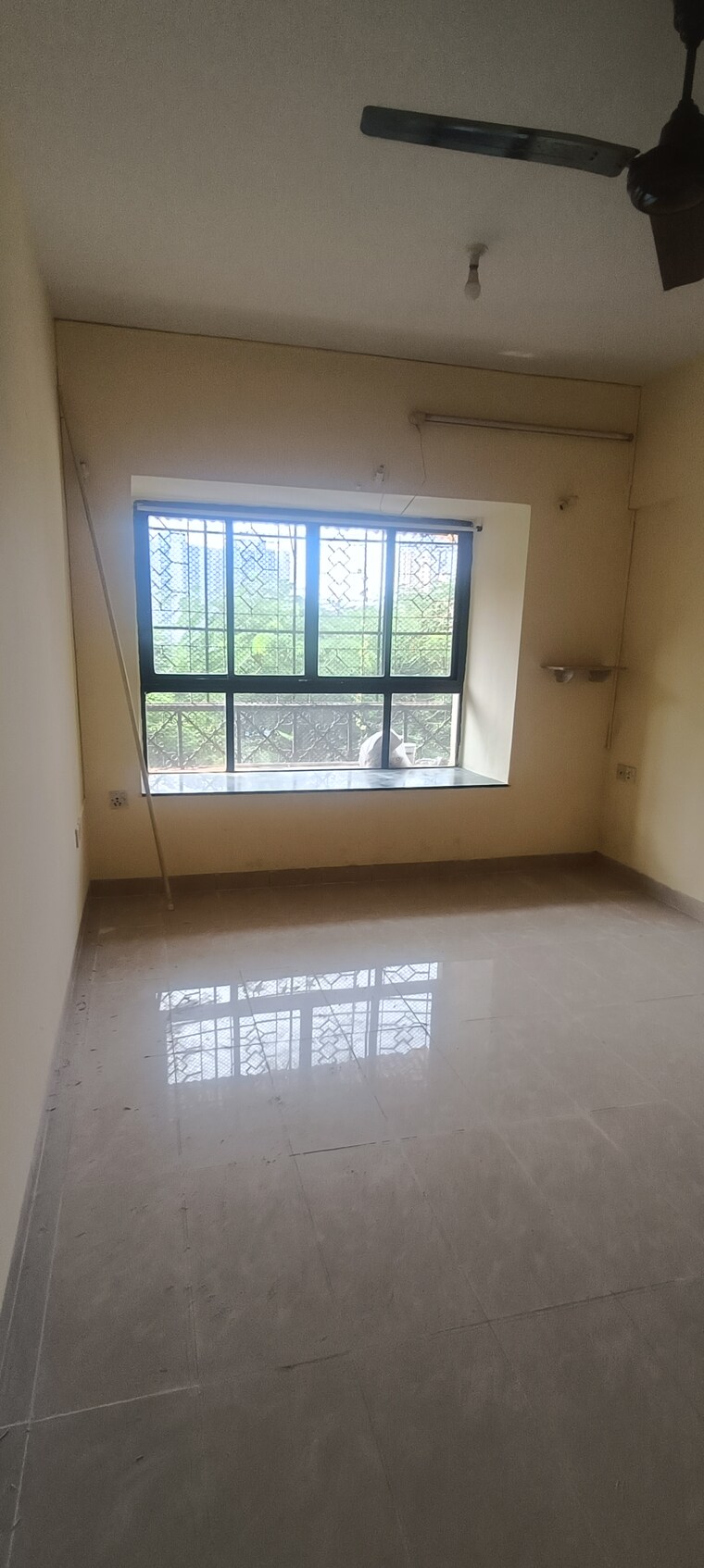 Room, green-hills 1 Bedroom 525 Sq.Ft. Apartment In Kandivali East Mumbai 9348260