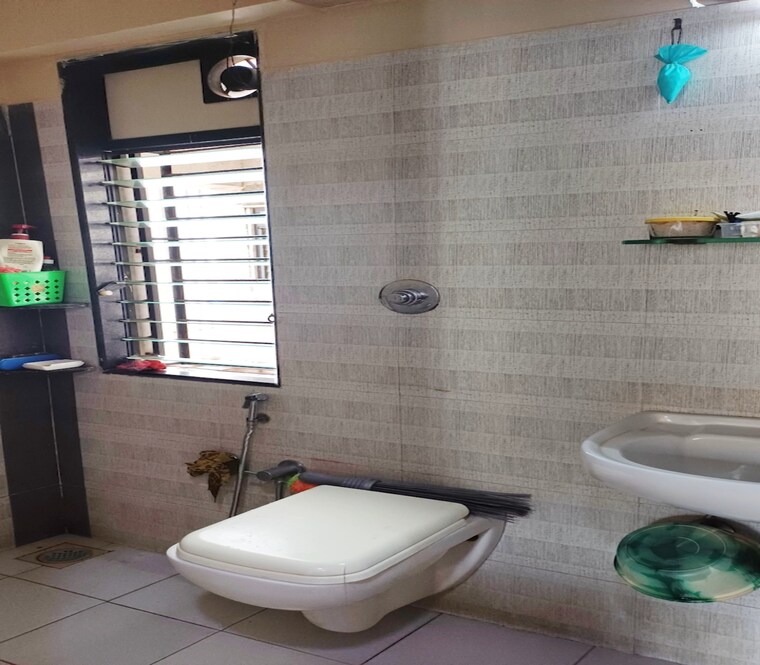 Bathroom, lalbaug 2 Bedroom 600 Sq.Ft. Apartment In Lalbaug Mumbai 9348258