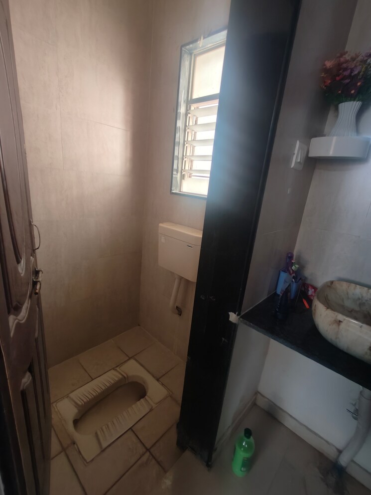 Bathroom, gk-rose-icon 1.5 Bedroom 620 Sq.Ft. Apartment In Pimple Saudagar Pune 9348279