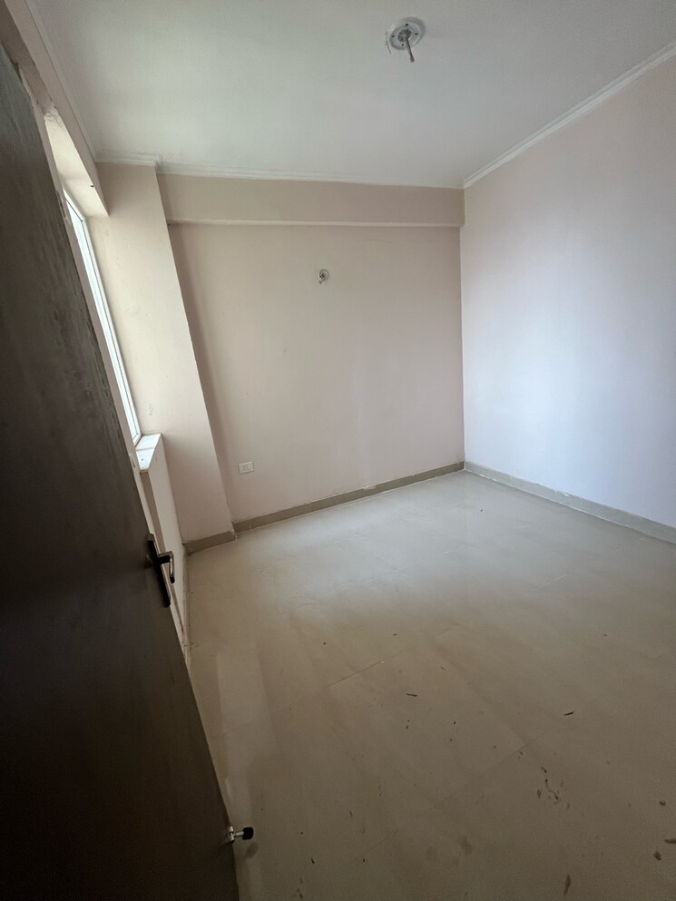 Room, amrapali-golf-homes 2 Bedroom 835 Sq.Ft. Apartment In Haibatpur Greater Noida 9348315