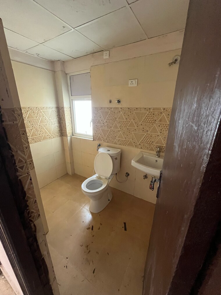 Bathroom, amrapali-golf-homes 2 Bedroom 835 Sq.Ft. Apartment In Haibatpur Greater Noida 9348315