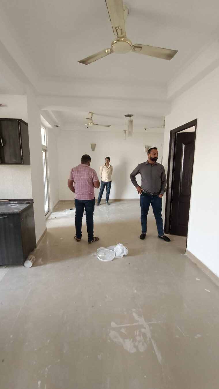 Team Area, amrapali-princely-estate 3 Bedroom 1540 Sq.Ft. Apartment In Sector 76 Noida 9348316