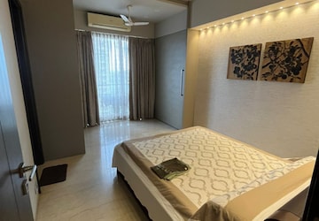 Bedroom in 4 BHK Apartment at Chembur – for Rent