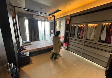 Bedroom in 4 BHK Apartment at Chembur – for Rent