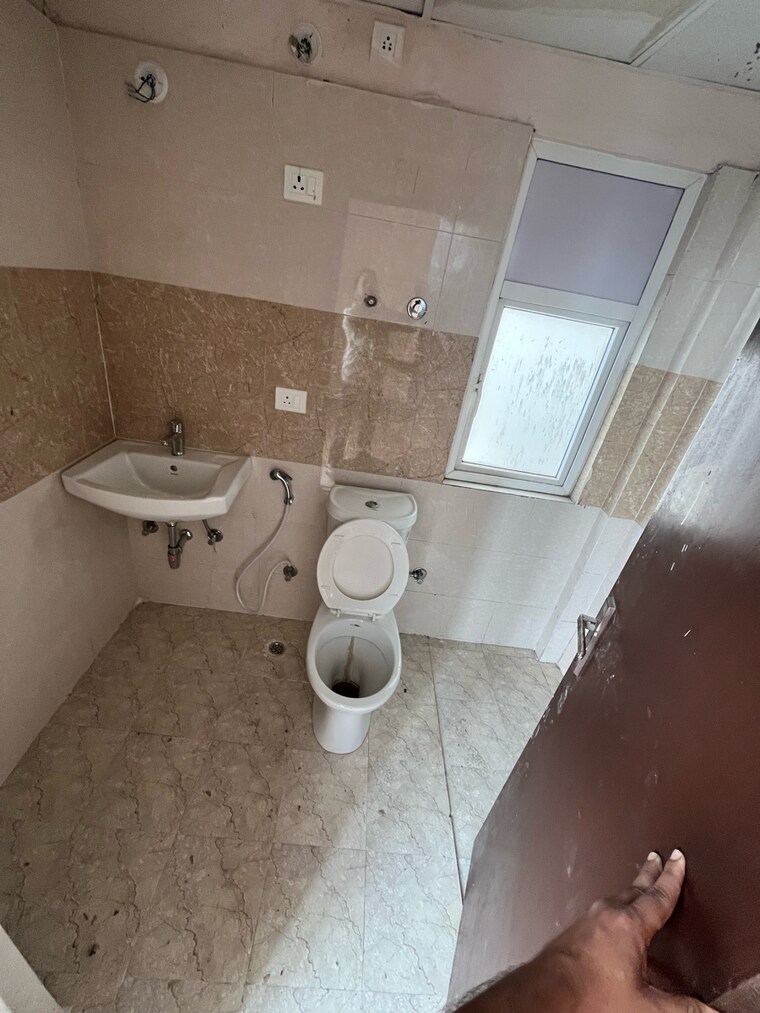 Bathroom, amrapali-golf-homes 2 Bedroom 835 Sq.Ft. Apartment In Haibatpur Greater Noida 9348350