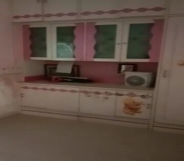 Bedroom in 2.5 BHK Apartment at Dadar West – for Rent
