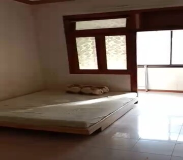 Bedroom in 2.5 BHK Apartment at Dadar West – for Rent