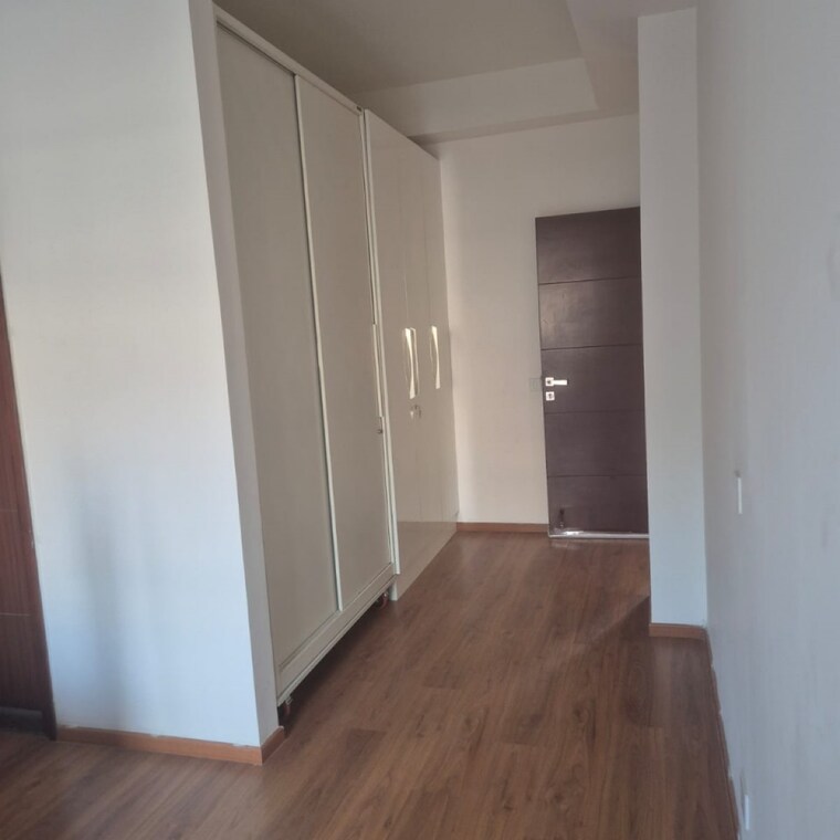 Room, adani-samsara 3 Bedroom 267 Sq.Yd. Builder Floor In Sector 60 Gurgaon 9348360