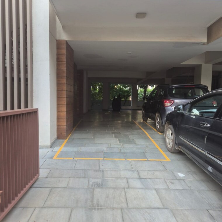  Parking, adani-samsara 3 Bedroom 267 Sq.Yd. Builder Floor In Sector 60 Gurgaon 9348360