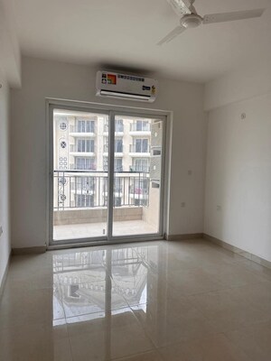 Room in 4 BHK Apartment at Adani Oyster Grande Phase 2, Sector 102 – for Rent