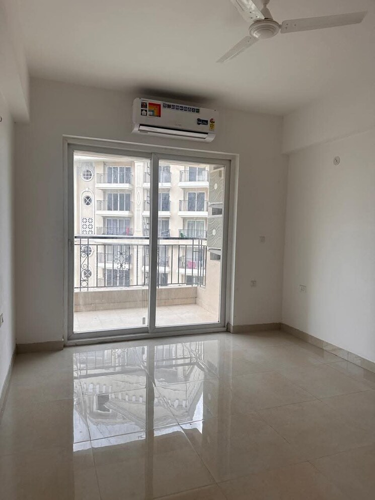 Room, adani-oyster-grande-phase-2 4 Bedroom 3188 Sq.Ft. Apartment In Sector 102 Gurgaon 9348358