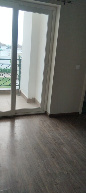 Room in 2.5 BHK Builder Floor at Central Park Cerise Suites, Sohna Sector 33 – for Rent