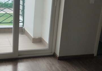 Room in 2.5 BHK Builder Floor at Central Park Cerise Suites, Sohna Sector 33 – for Rent