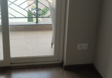 Room in 2.5 BHK Builder Floor at Central Park Cerise Suites, Sohna Sector 33 – for Rent