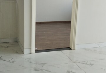 Room in 2.5 BHK Builder Floor at Central Park Cerise Suites, Sohna Sector 33 – for Rent