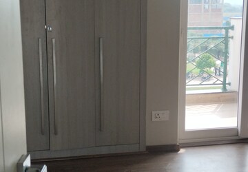 Room in 2.5 BHK Builder Floor at Central Park Cerise Suites, Sohna Sector 33 – for Rent