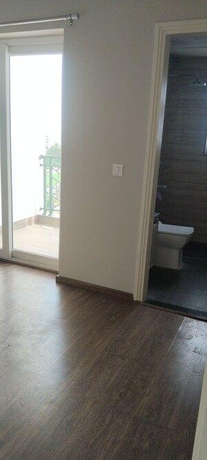 Room in 2.5 BHK Builder Floor at Central Park Cerise Suites, Sohna Sector 33 – for Rent