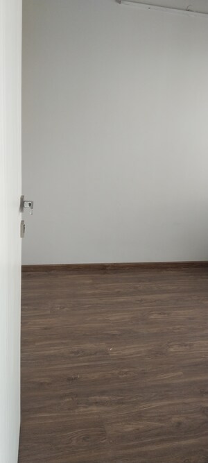 Room in 2.5 BHK Builder Floor at Central Park Cerise Suites, Sohna Sector 33 – for Rent