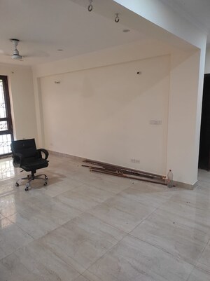 Room in 4 BHK Apartment at Bestech Park View Altura, Sector 79 – for Rent