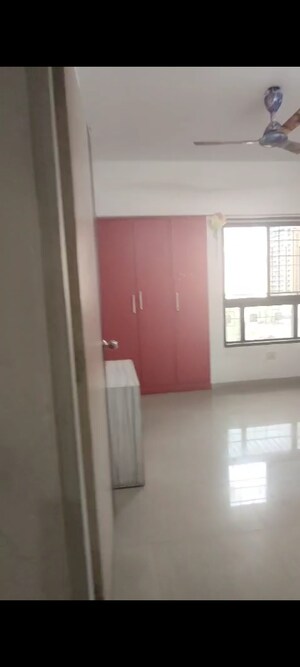 Room in 3 BHK Apartment at Green Acres Apartment, Waghbil – for Rent