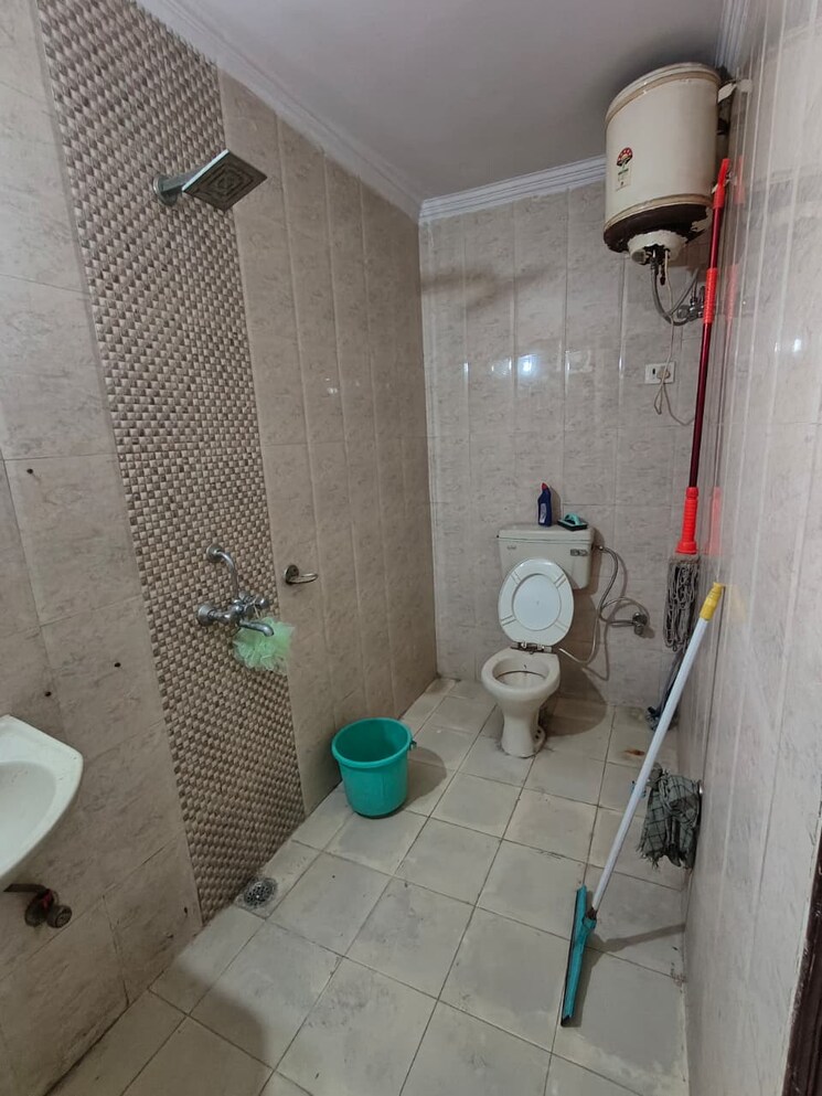 Bathroom, saket 1 Bedroom 400 Sq.Ft. Builder Floor In Saket Delhi 9348374