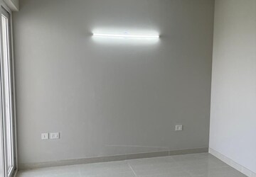 Room in 3 BHK Apartment at Eldeco Live By The Greens, Sector 150 – for Rent