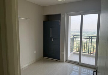 Room in 3 BHK Apartment at Eldeco Live By The Greens, Sector 150 – for Rent