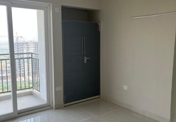 Room in 3 BHK Apartment at Eldeco Live By The Greens, Sector 150 – for Rent