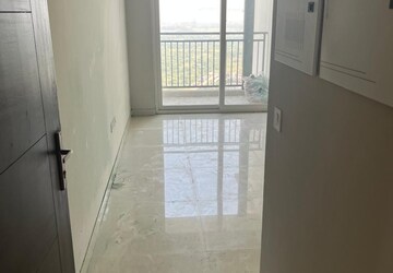 Room in 3 BHK Apartment at Eldeco Live By The Greens, Sector 150 – for Rent