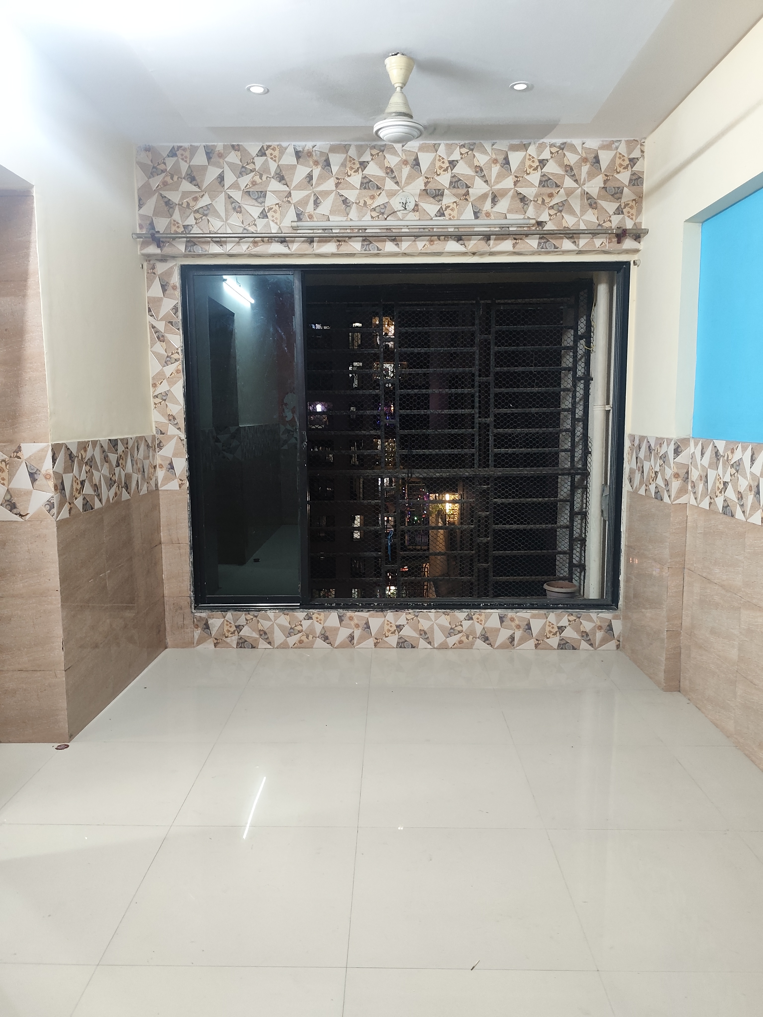 1 BHK 630 Sq.Ft. Apartment in SM Emerald Tower